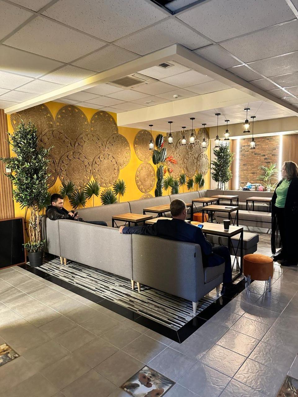 Tropica Inn Hostel Ереван Екстериор снимка