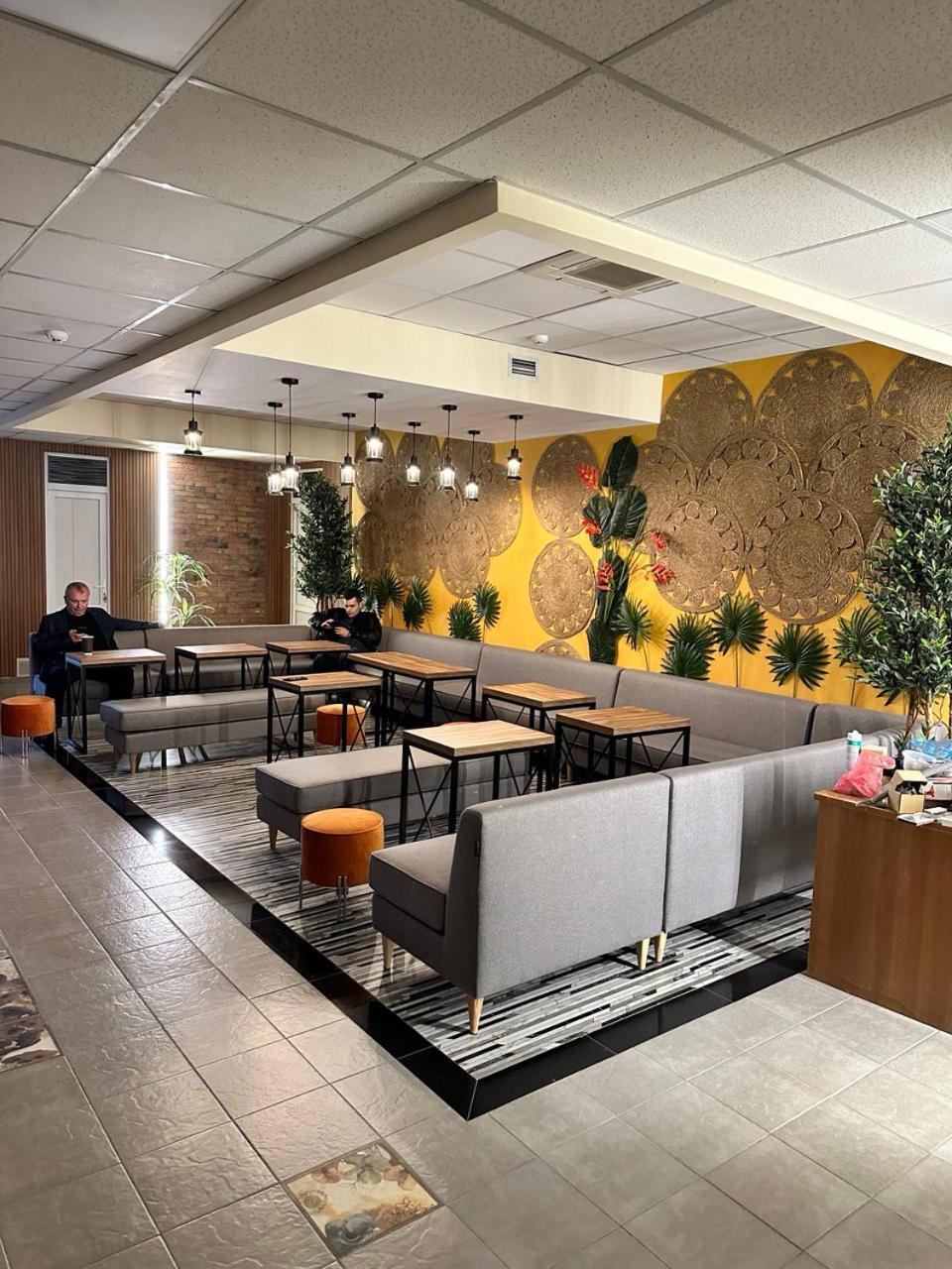 Tropica Inn Hostel Ереван Екстериор снимка