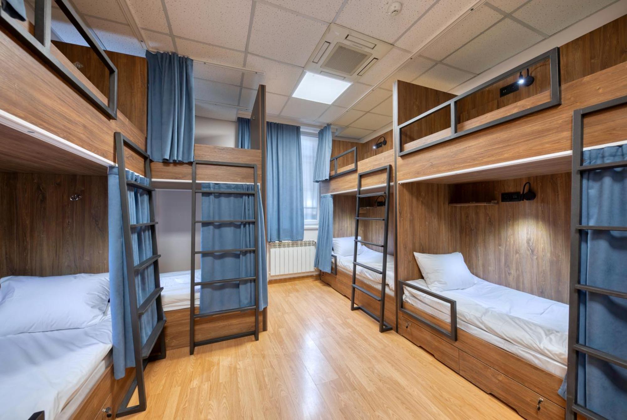 Tropica Inn Hostel Ереван Екстериор снимка