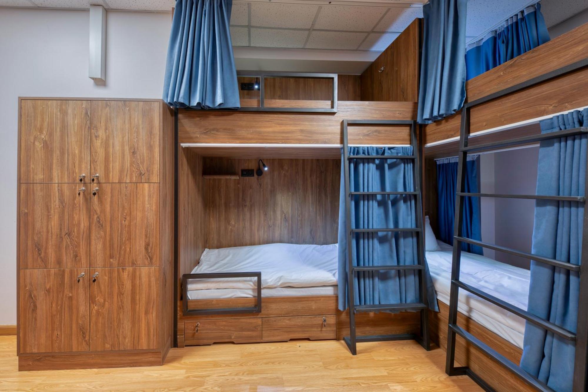 Tropica Inn Hostel Ереван Екстериор снимка
