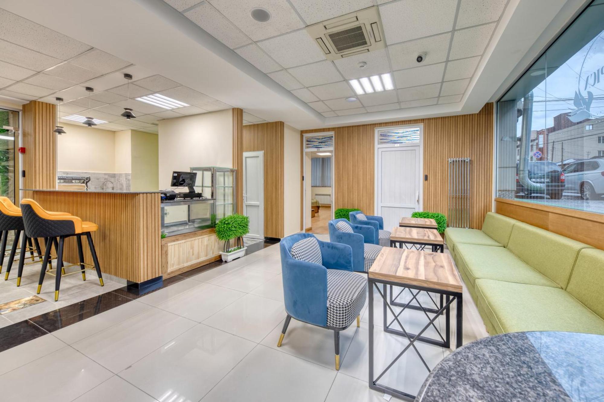 Tropica Inn Hostel Ереван Екстериор снимка