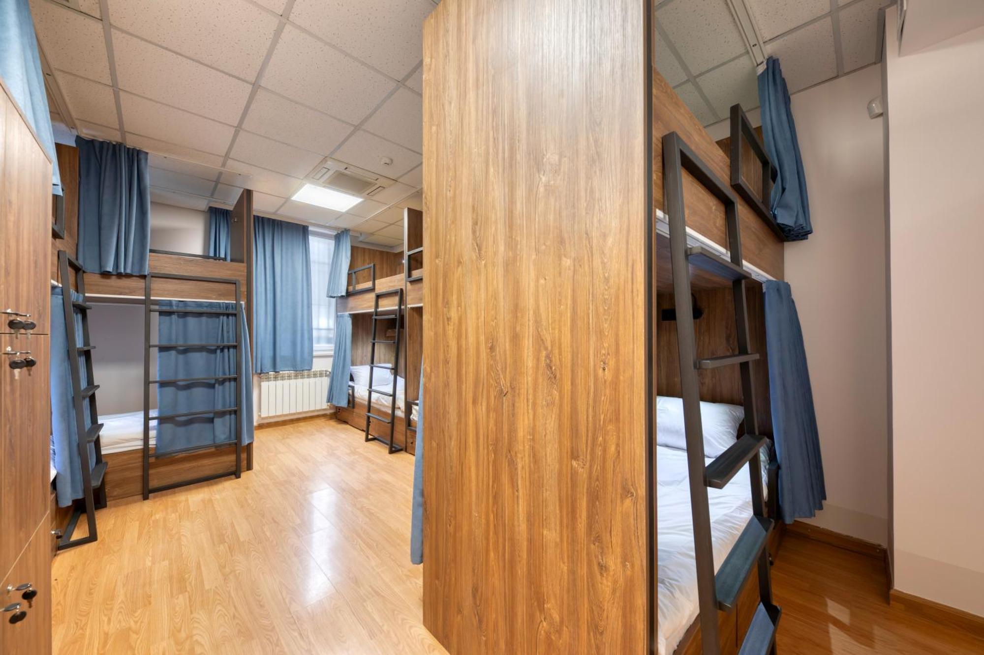 Tropica Inn Hostel Ереван Екстериор снимка
