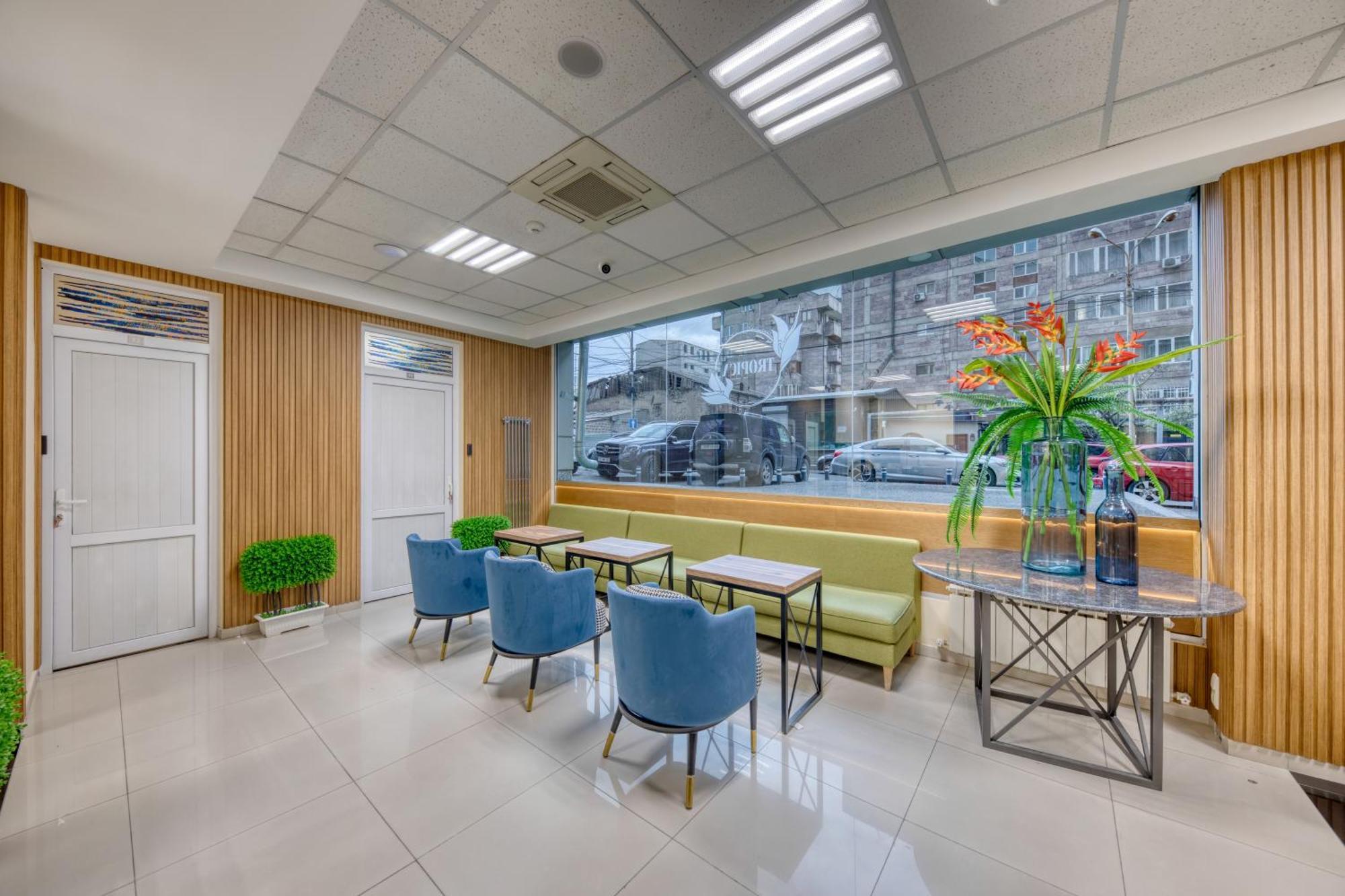 Tropica Inn Hostel Ереван Екстериор снимка