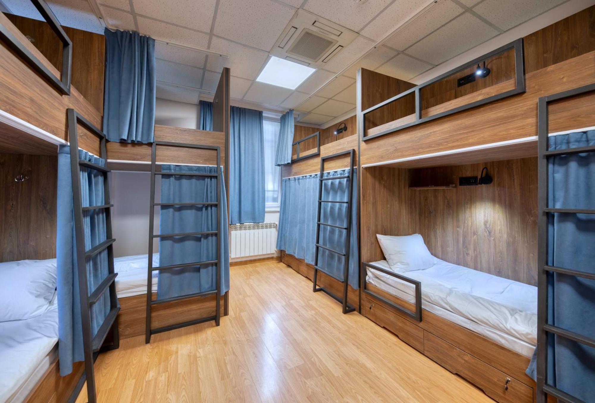 Tropica Inn Hostel Ереван Екстериор снимка